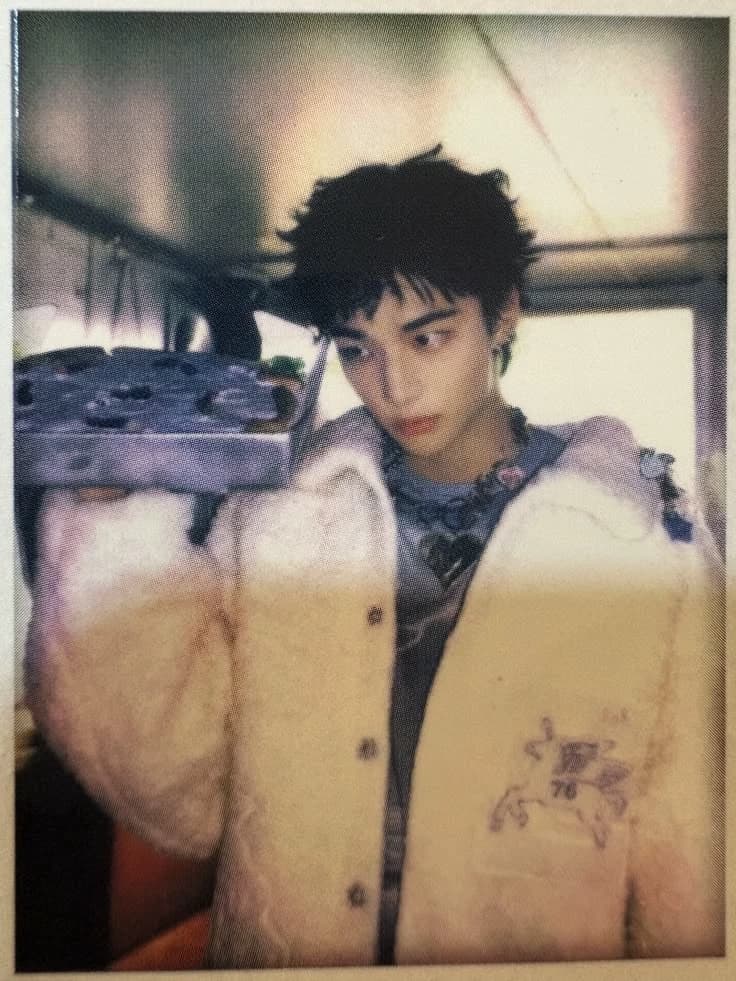 Hwang hyunjin thumbnail