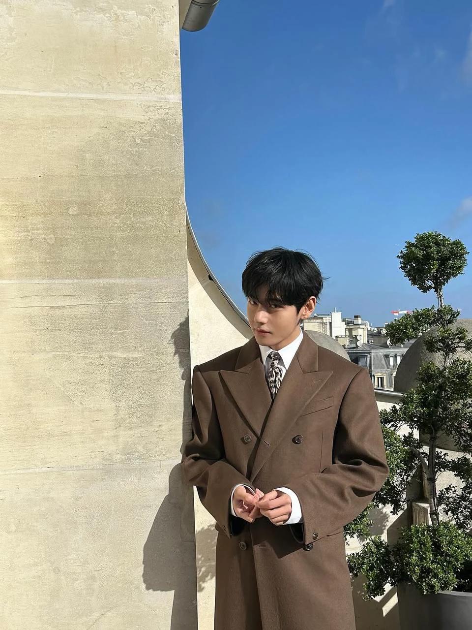 KIM TAEHYUNG thumbnail