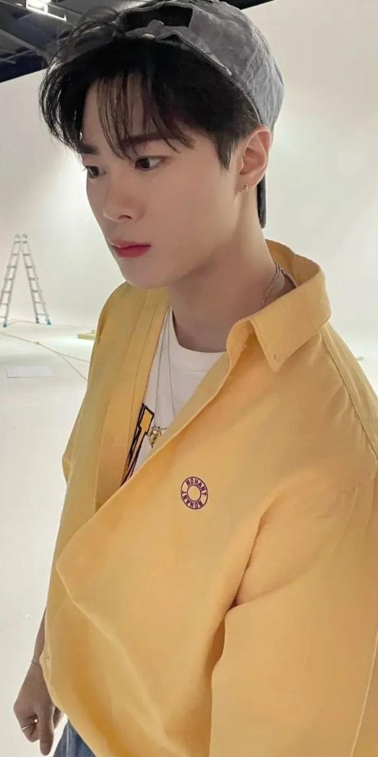 Moonbin thumbnail