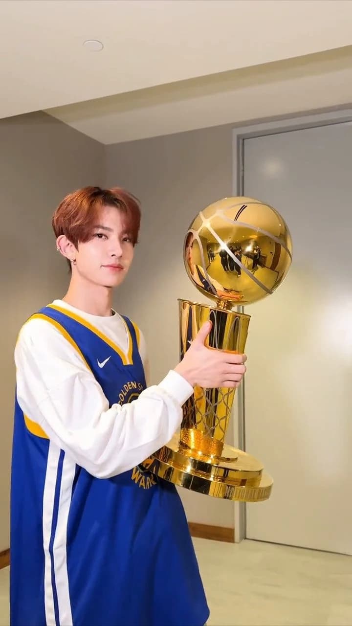 Lee Hee-Seung (이희승)  thumbnail