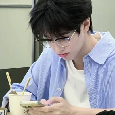 Han Junyeon thumbnail