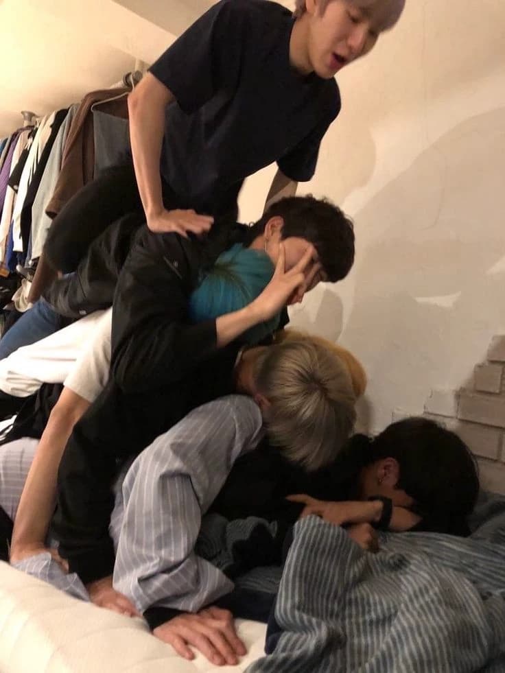 Group of friends  thumbnail