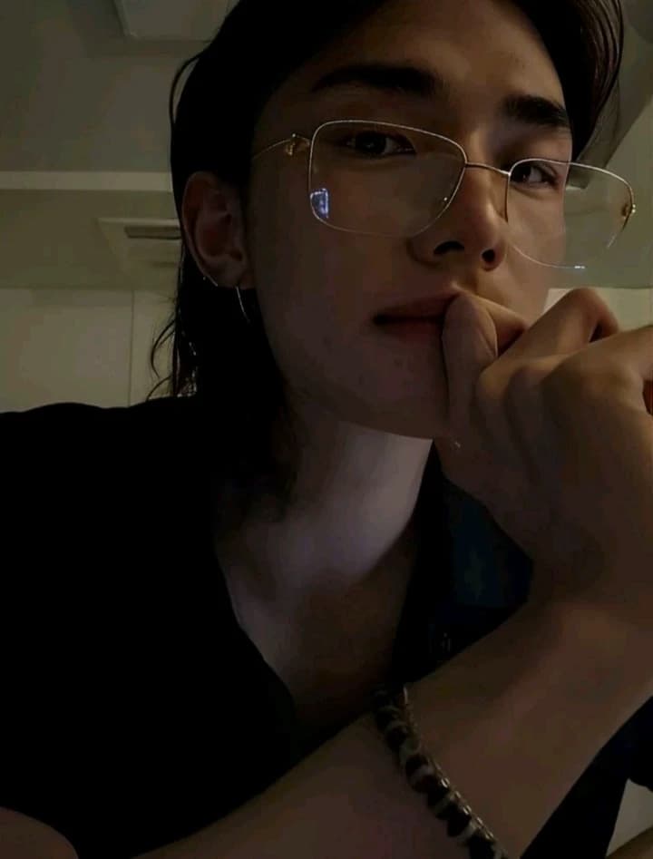 Hwang Hyunjin thumbnail