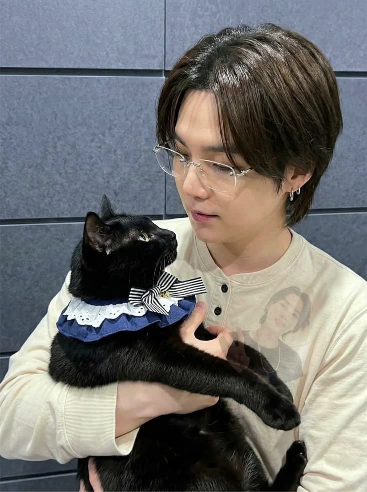 Mim yoongi - Suga thumbnail