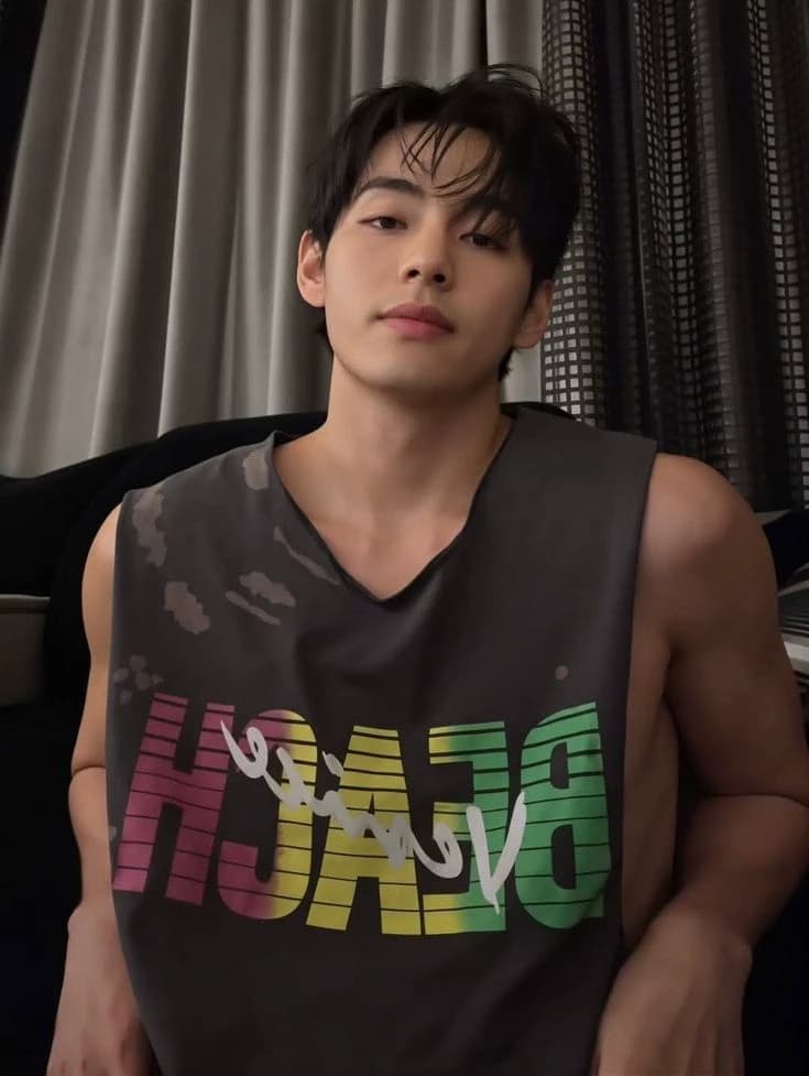 Kim Taehyung thumbnail