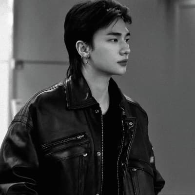 Hwang Hyunjin 🚬 thumbnail