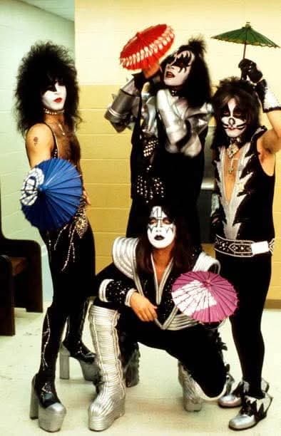 kiss Band thumbnail