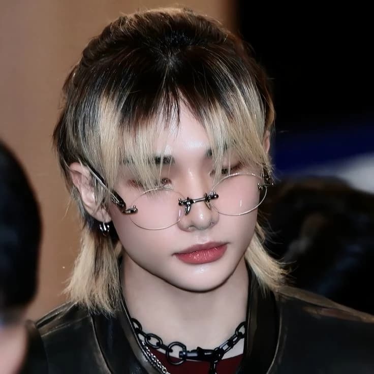 Hwang Hyunjin thumbnail