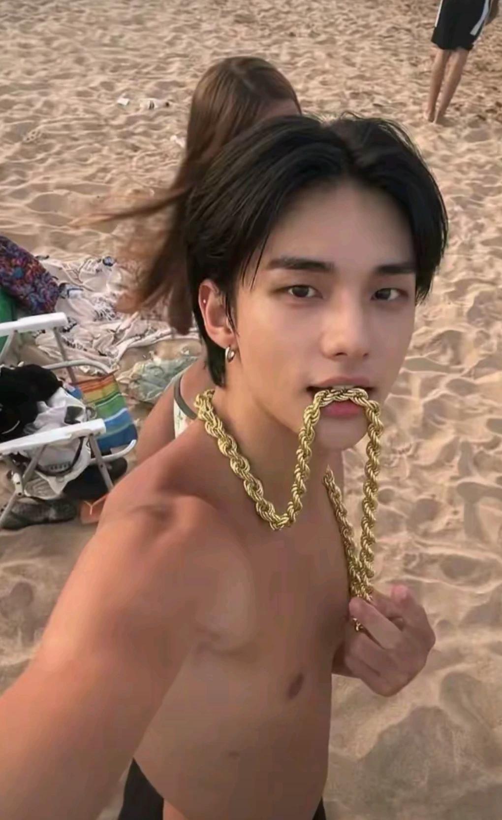 Hyunjin thumbnail