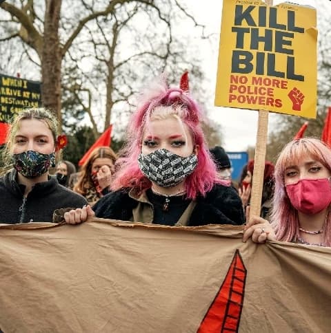 Femenist protesters thumbnail
