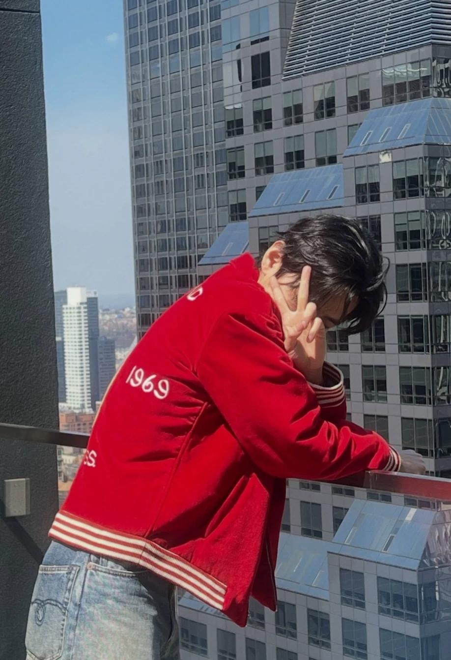 Kim taehyung (idol) thumbnail
