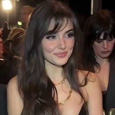 Hande Erçel thumbnail