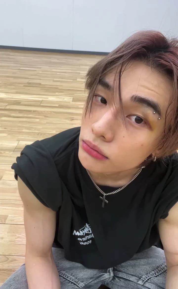 Hwang Hyunjin thumbnail