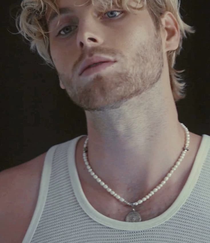 Luke Hemmings thumbnail