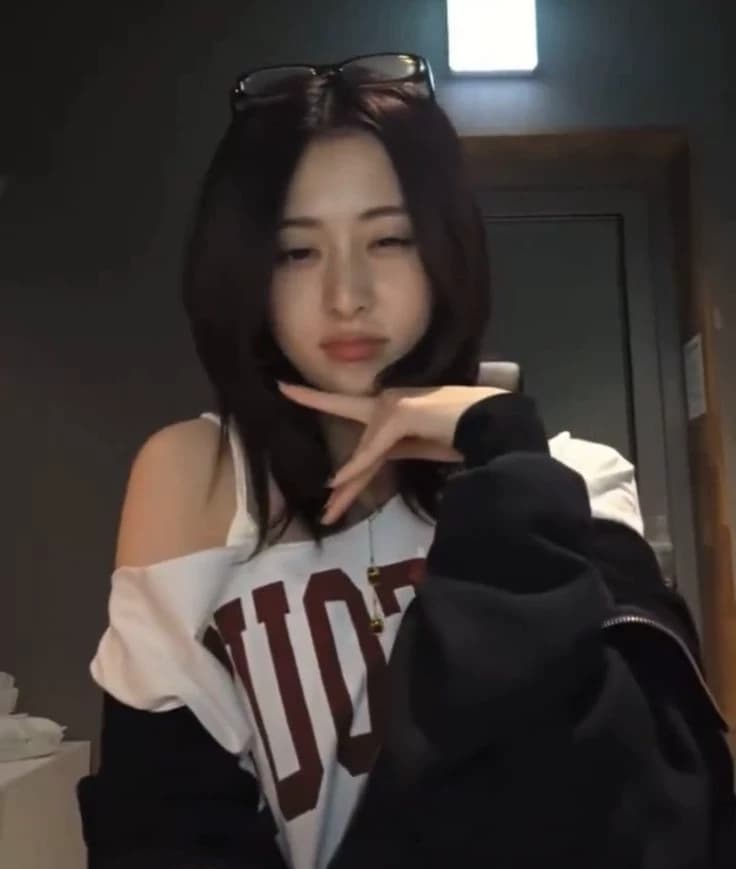 Huh Yunjin thumbnail