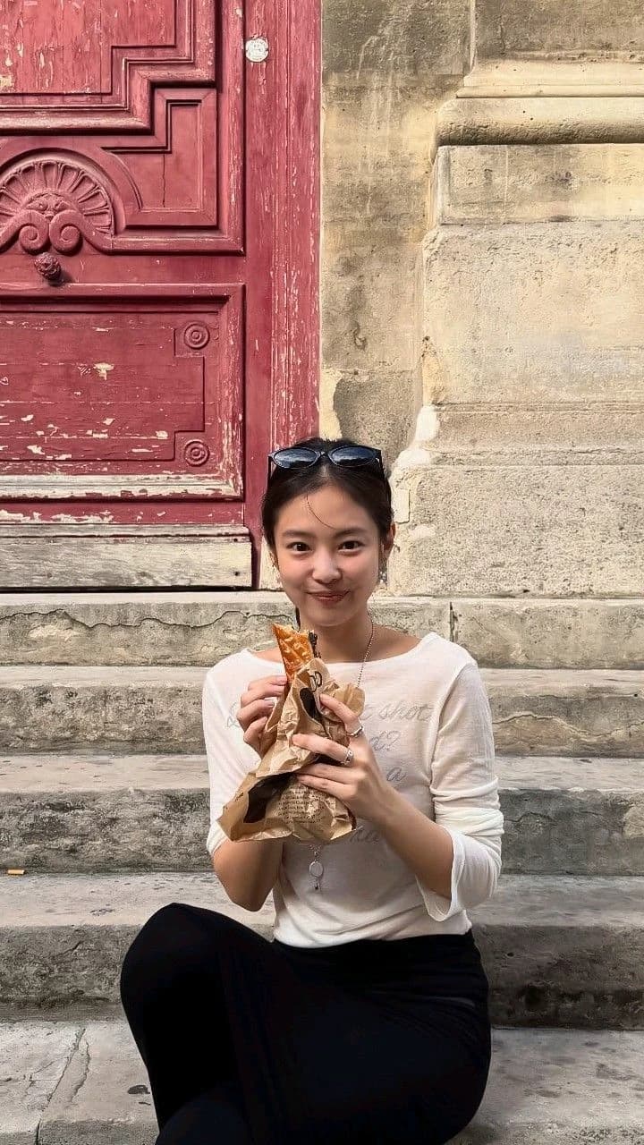 Jennie Kim . thumbnail