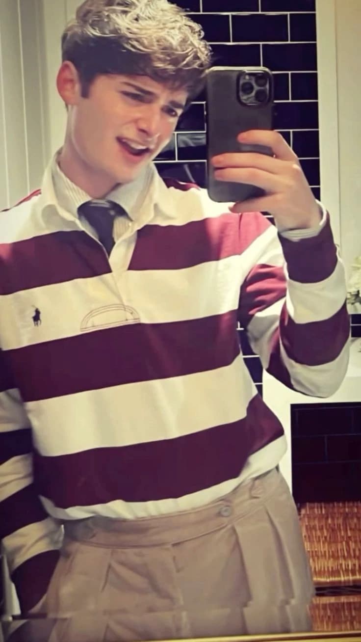 Noah Schnapp thumbnail