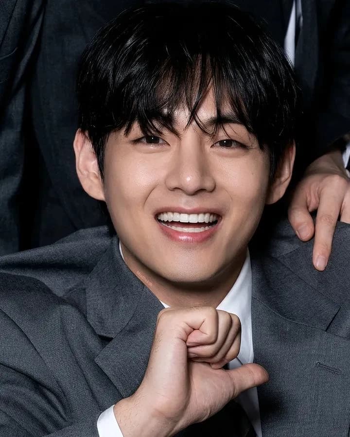 Kim Taehyung  thumbnail