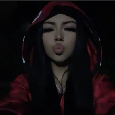 Julia (ex girlfriend) thumbnail