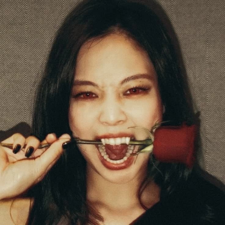 Jennie 🌙 VAMPIRE and HUMAN thumbnail