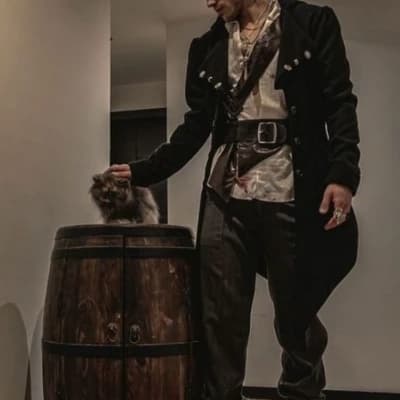 Ferthlett Pirate Captain. thumbnail