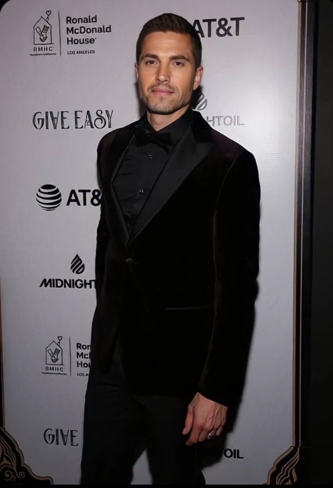 Eric winter  thumbnail