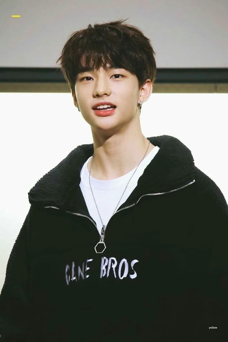 Hyunjin thumbnail