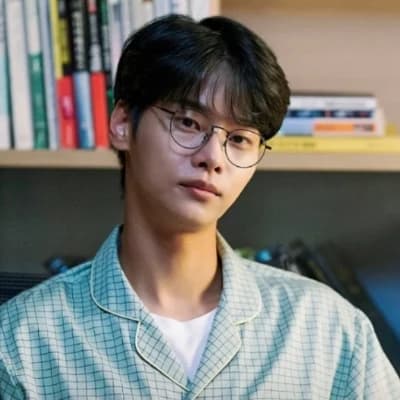 Kang Woo right thumbnail