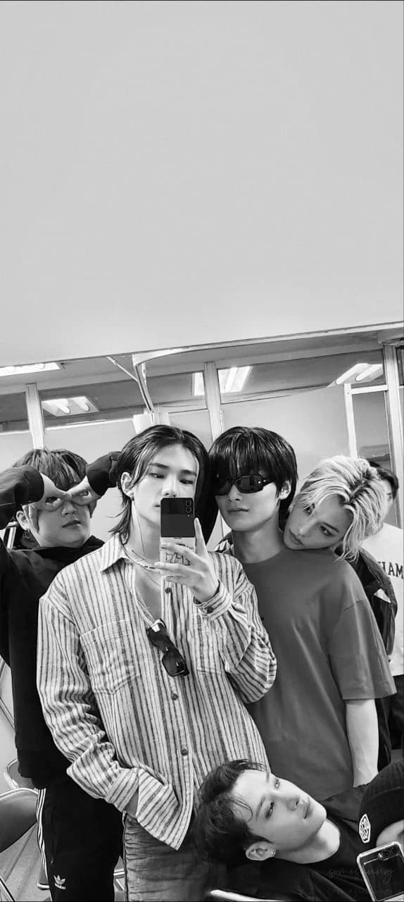 Stray kids thumbnail