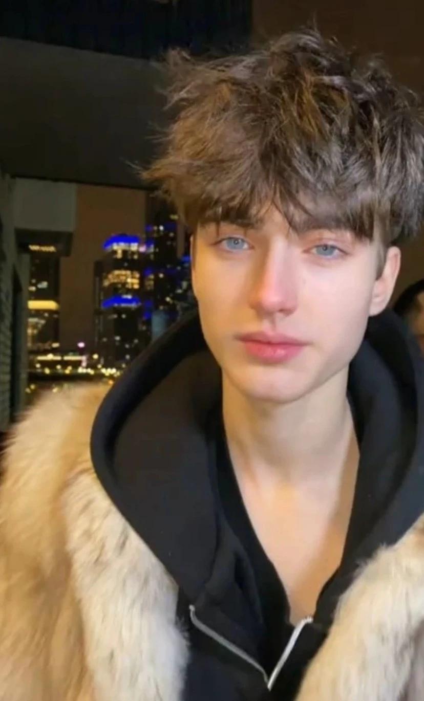 Alex thumbnail