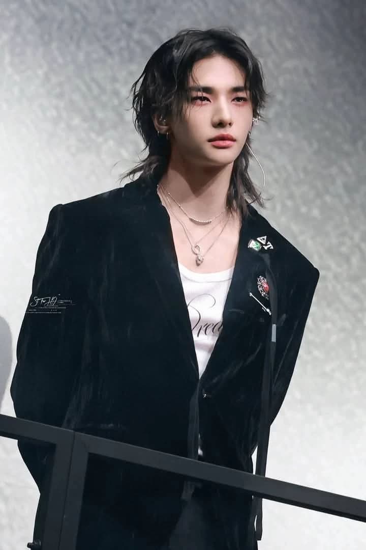 Hwang Hyunjin thumbnail