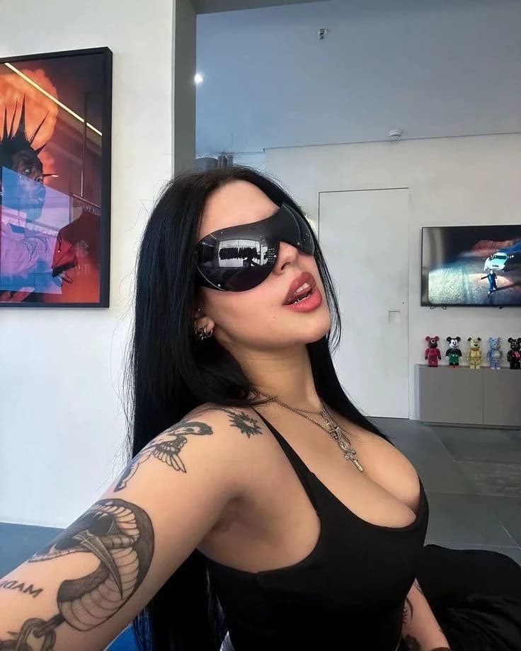 𝑬𝒓𝒊𝒌𝒂 𝑯𝒆𝒏𝒅𝒓𝒊𝒌 thumbnail