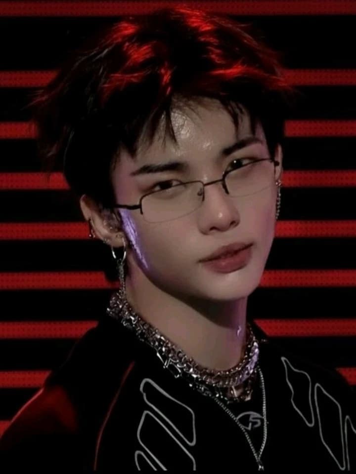 Hwang Hyunjin thumbnail