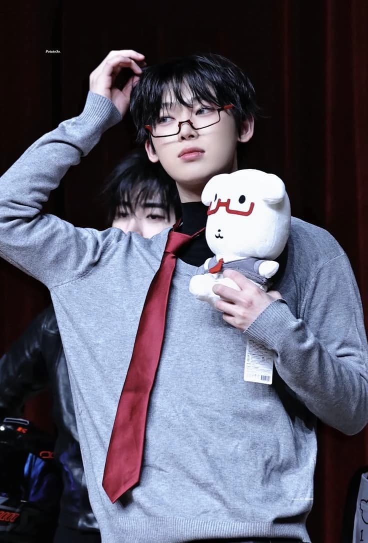 Kim sunoo thumbnail