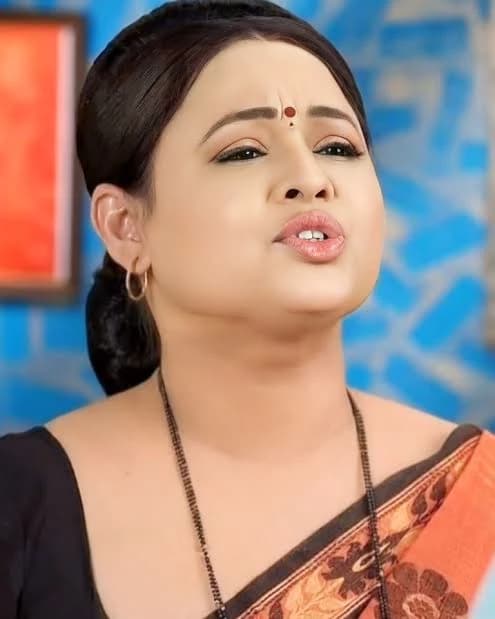 Madhavi aunty  thumbnail