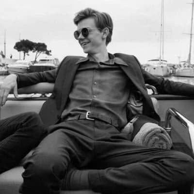 Thomas Brodie-Sangster thumbnail
