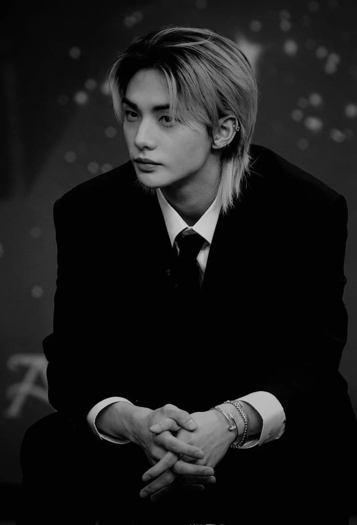 Hwang Hyunjin  thumbnail