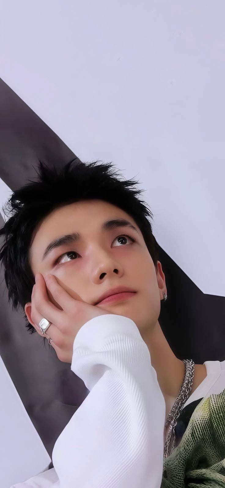 Hwang Hyunjin  thumbnail