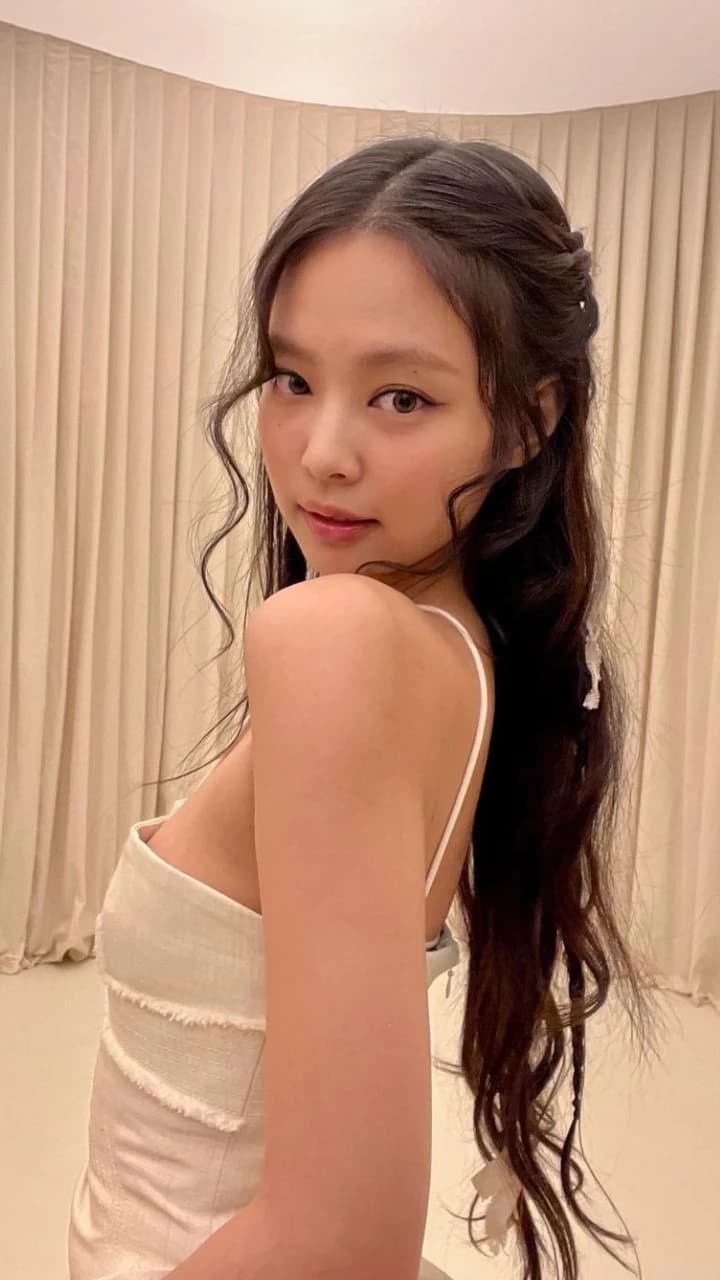 Jennie thumbnail
