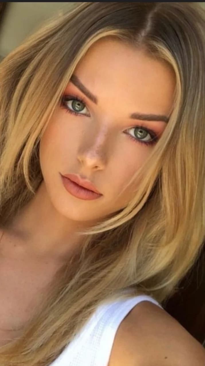 Lexi thumbnail