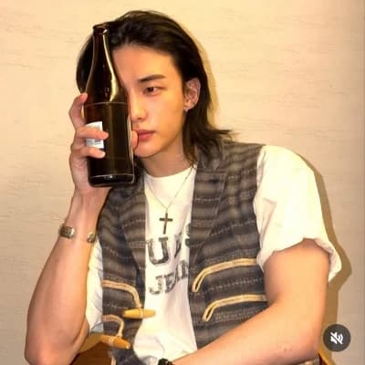 Hwang Hyunjin thumbnail