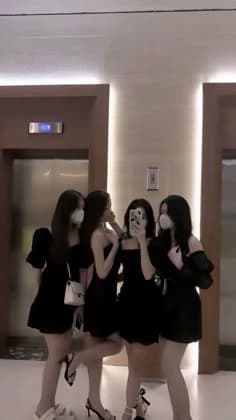 4 possessive rich women GL/WLW thumbnail