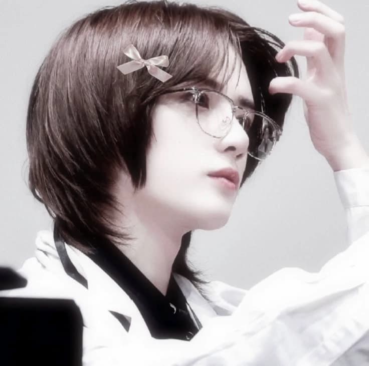KPOP VERSE thumbnail