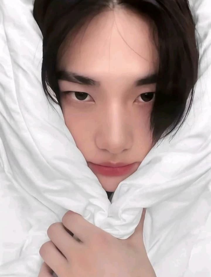 Hwang Hyunjin thumbnail