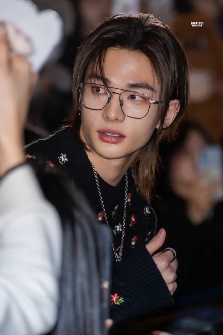 Hwang Hyunjin thumbnail