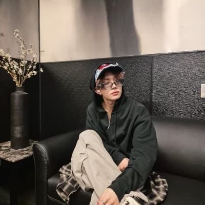 Heeseung (Your ex boyfriend who is now your professor) thumbnail