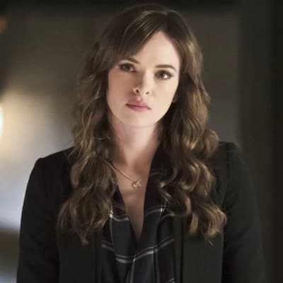Caitlin Snow thumbnail