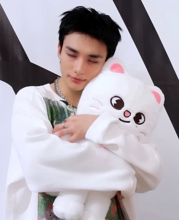 Hwang Hyunjin. thumbnail