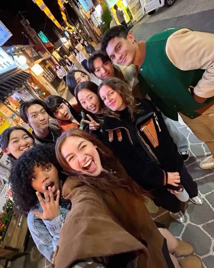 Xo kitty friend group. thumbnail