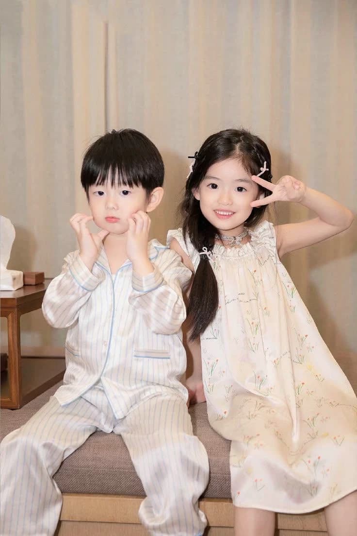 Emma and Chris💗 (your obedient and cute children twins) ❤️  thumbnail